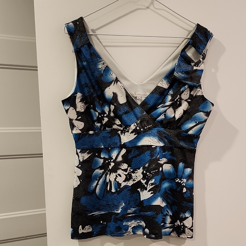 🔥 3/$25 🔥P2P 18" Floral V-Neck Sleeveless Top - Blue and Black, Shiny